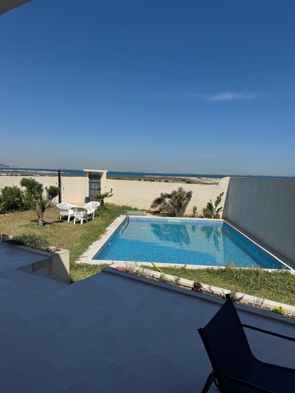 Villa With Pool Right By Water *