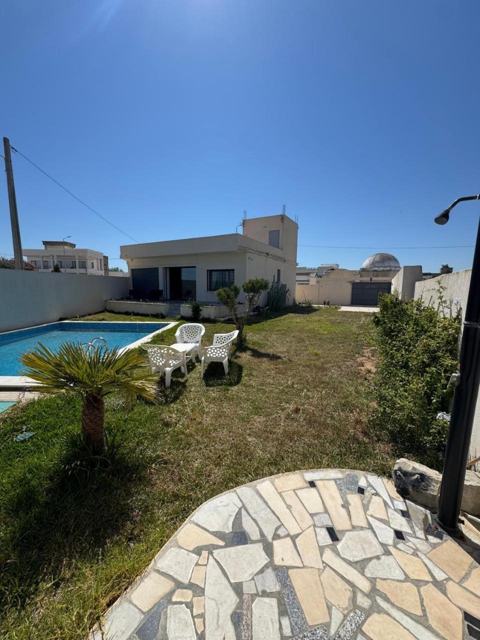 Villa With Pool Right By Water Tunis
